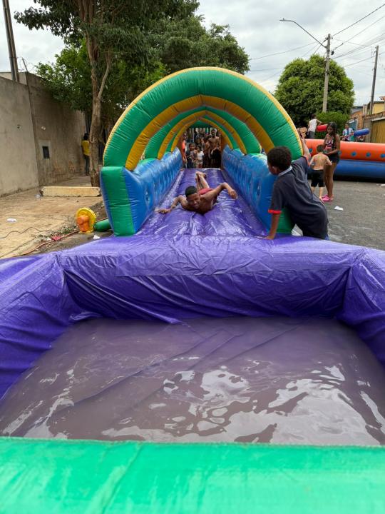 Foto 3 de 11 — A força do Bem: crianças do Valle Verde ganham festa e presentes em ação solidária entre amigos